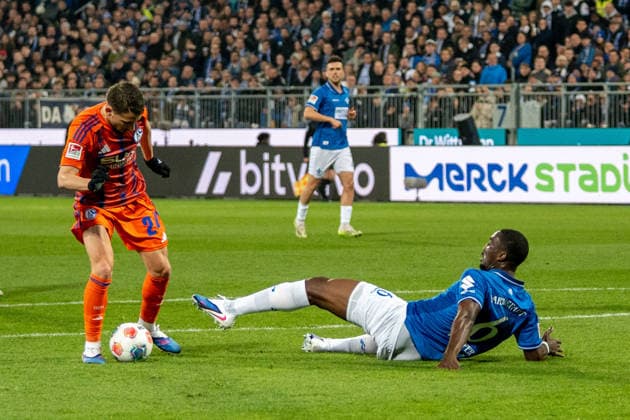 2 Bundesliga SV Darmstadt 98 vs FC Schalke 04, Merck Stadion am Böllenfalltor, 21 03 2026 duel between Patric Pfeiffer SV Darmstadt 98, 6 and Adil Aouchiche FC Schalke 04, 24 2 Bundesliga SV Darmstadt 98 vs FC Schalke 04, Merck Stadion am Böllenfalltor, 21 03 2026 DFB DFL REGULATIONS PROHIBIT ANY USE OF PHOTOGRAPHS AS IMAGE SEQUENCES AND OR QUASI VIDEO Copyright: xBEAUTILUSxSPORTS Hillx