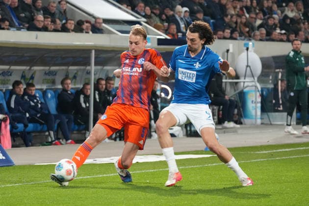 Germany Soccer 2 Bundesliga 2025 26, 27 Matchday SV Darmstadt 98 vs FC Schalke 04 Merck Stadion am Böllenfalltor Timo Becker Schalke 04, 5 vs Fraser Hornby SV Darmstadt, 9 Copyright: xLennxLübbersx