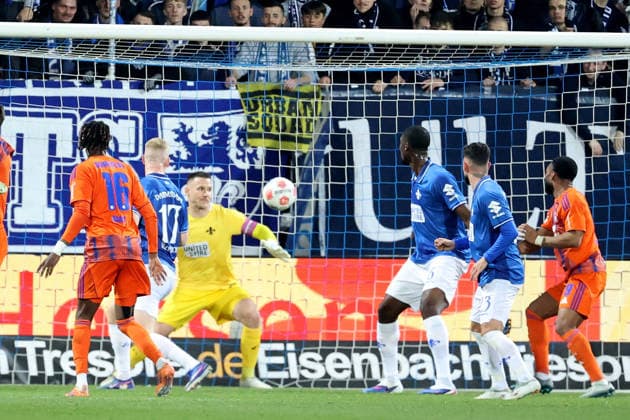 21 03 2026, xtvx, Fußball 2 Bundesliga, SV Darmstadt 98 FC Schalke 04 v l Goal scored, Tor zum 1 1 Moussa Sylla FC Schalke 04 DFL DFB REGULATIONS PROHIBIT ANY USE OF PHOTOGRAPHS as IMAGE SEQUENCES and or QUASI VIDEO Darmstadt