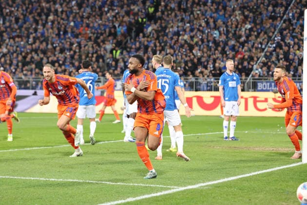 21 03 2026, xrekx, Fußball 2 Bundesliga, SV Darmstadt 98 FC Schalke 04 v l Torjubel nach dem Tor zum celebrating the goal celebrate 0 1 durch Moussa Sylla FC Schalke 04 DFL DFB REGULATIONS PROHIBIT ANY USE OF PHOTOGRAPHS as IMAGE SEQUENCES and or QUASI VIDEO Darmstadt