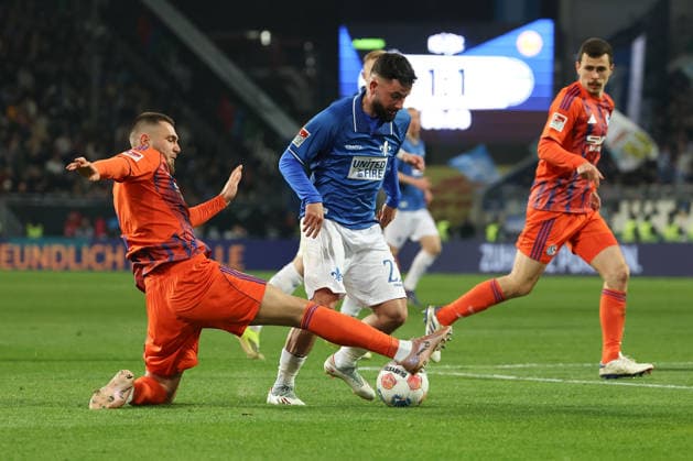 2025 03 21 xjfx Soccer 2 Bundesliga SV Darmstadt 98 FC Schalke 04 v l , Hasan Kurucay FC Schalke 04 , Marco Richter SV Darmstadt 98 , Kenan Karaman FC Schalke 04 , zweikampf, action, aktion, battles for the Ball DFL DFB REGULATIONS PROHIBIT ANY USE OF PHOTOGRAPHS as IMAGE SEQUENCES and or QUASI VIDEO Copyright: JoaquimxFerreira