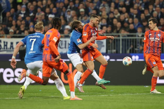 2025 03 21 xjfx Soccer 2 Bundesliga SV Darmstadt 98 FC Schalke 04 v l , Kilian Julian Corredor SV Darmstadt 98 , Hasan Kurucay FC Schalke 04 , zweikampf, action, aktion, battles for the Ball DFL DFB REGULATIONS PROHIBIT ANY USE OF PHOTOGRAPHS as IMAGE SEQUENCES and or QUASI VIDEO Copyright: JoaquimxFerreira