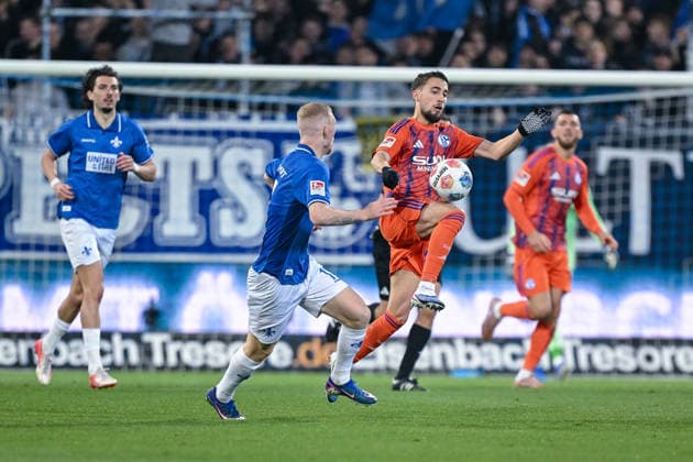 21 03 2026, Soccer, 2 Bundesliga, Season 2025 2026, Matchday 26, SV Darmstadt 98 FC Schalke 04, Kai Klefisch SV Darmstadt , Adil Aouchiche FC Schalke 04 xRHR PHOTO YYx Copyright: KROEGER RHR-FOTOx RHR-FOTO YY