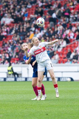 Linette Hofmann VfB Stuttgart, 02 gets the better of Nadine Anstatt 1 FSV Mainz 05, 27, GER, VfB Stuttgart vs 1 FSV Mainz 05, Football, Women, 2 Bundesliga, Matchday 20, Season 2025 2026, 21 03 2026, GER, VfB Stuttgart vs 1 FSV Mainz 05, Football, Women, 2 Bundesliga, Matchday 20, Season 2025 2026, 21 03 2026 Stuttgart Copyright: xEibner-Pressefoto ChristianxLangx EP_CLG