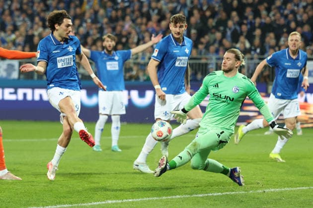 21 03 2026, xrekx, Soccer 2 Bundesliga, SV Darmstadt 98 FC Schalke 04 v l Torchance Fraser Hornby SV Darmstadt 98 Loris Karius FC Schalke 04 DFL DFB REGULATIONS PROHIBIT ANY USE OF PHOTOGRAPHS as IMAGE SEQUENCES and or QUASI VIDEO Darmstadt