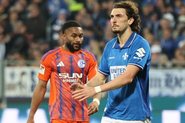 21 03 2026, xrekx, Fußball 2 Bundesliga, SV Darmstadt 98 FC Schalke 04 v l Fraser Hornby SV Darmstadt 98 enttaeuscht, enttäuscht, schaut enttaeuscht, niedergeschlagen, disappointed DFL DFB REGULATIONS PROHIBIT ANY USE OF PHOTOGRAPHS as IMAGE SEQUENCES and or QUASI VIDEO Darmstadt