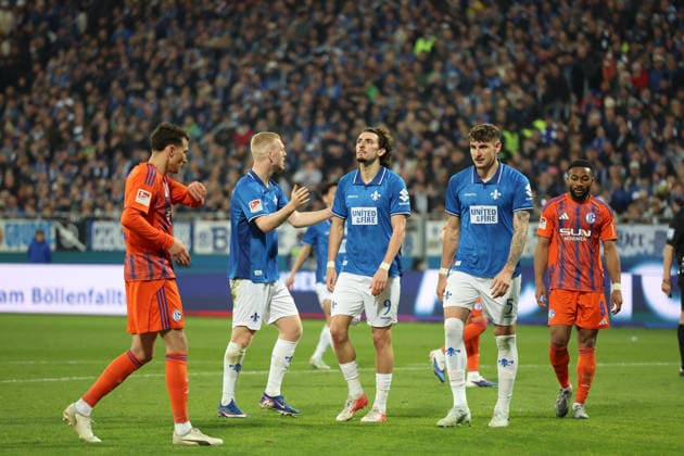 21 03 2026, xrekx, Fußball 2 Bundesliga, SV Darmstadt 98 FC Schalke 04 v l Fraser Hornby SV Darmstadt 98 enttaeuscht, enttäuscht, schaut enttaeuscht, niedergeschlagen, disappointed DFL DFB REGULATIONS PROHIBIT ANY USE OF PHOTOGRAPHS as IMAGE SEQUENCES and or QUASI VIDEO Darmstadt