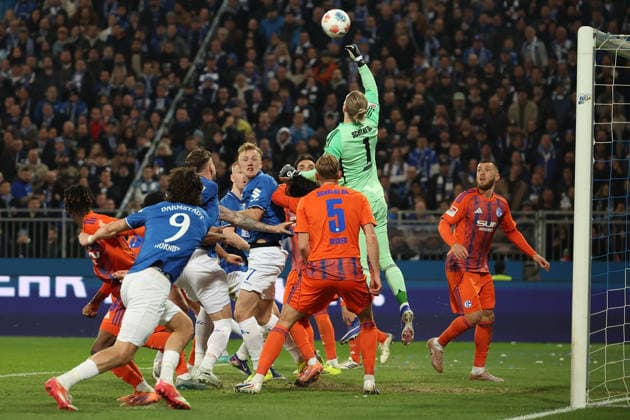 2025 03 21 xjfx Soccer 2 Bundesliga SV Darmstadt 98 FC Schalke 04 v l , goalkeeper, goalkeeper Loris Karius FC Schalke 04 in aktion, in action, DFL DFB REGULATIONS PROHIBIT ANY USE OF PHOTOGRAPHS as IMAGE SEQUENCES and or QUASI VIDEO Copyright: JoaquimxFerreira