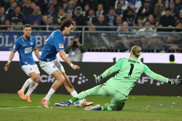 2025 03 21 xjfx Soccer 2 Bundesliga SV Darmstadt 98 FC Schalke 04 v l , Fraser Hornby SV Darmstadt 98 , Goalkeeper, goalkeeper Loris Karius FC Schalke 04 , in action, in action, DFL DFB REGULATIONS PROHIBIT ANY USE OF PHOTOGRAPHS as IMAGE SEQUENCES and or QUASI VIDEO Copyright: JoaquimxFerreira