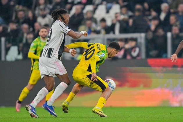 Juventus Khephrem Thuram fights for the ball with Sassuolo s Aster Vranckx during the Serie A soccer match between Juventus and Sassuolo at the Allianz Stadium in Turin, Italy - Saturday, March 21, 2026. - Soccer .  Copyright: xTanoxPecoraro LaPressex