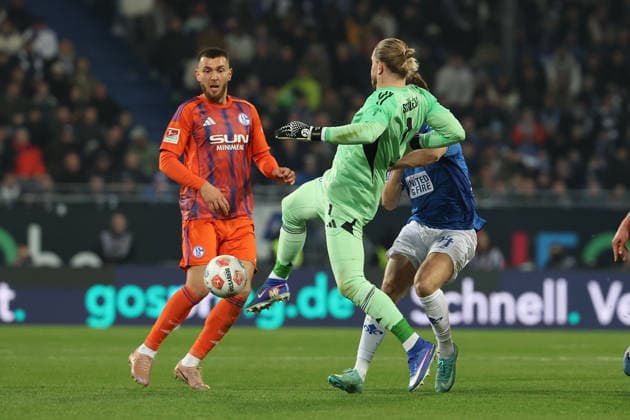 2025 03 21 xjfx Soccer 2 Bundesliga SV Darmstadt 98 FC Schalke 04 v l , Hasan Kurucay FC Schalke 04 , goalkeeper, goalkeeper Loris Karius FC Schalke 04 , Kilian Julian Corredor SV Darmstadt 98 in aktion, in action, DFL DFB REGULATIONS PROHIBIT ANY USE OF PHOTOGRAPHS as IMAGE SEQUENCES and or QUASI VIDEO Copyright: JoaquimxFerreira