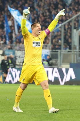21.03.2026, xrekx, Fussball 2.Bundesliga, SV Darmstadt 98 - FC Schalke 04 v.l. Marcel Schuhen (SV Darmstadt 98) bejubelt den Treffer zum 1:1 mit dem VAR Zeichen gibt Anweisungen, gestikuliert, mit den Armen gestikulieren gives instructions, gesticulate (DFL DFB REGULATIONS PROHIBIT ANY USE OF PHOTOGRAPHS as IMAGE SEQUENCES and or QUASI-VIDEO) Darmstadt *** 21 03 2026, xrekx, Fußball 2 Bundesliga, SV Darmstadt 98 FC Schalke 04 v l Marcel Schuhen SV Darmstadt 98 celebrates the goal to 1 1 with the VAR sign gives instructions, gesticulates, gesticulate with arms gives instructions, gesticulate DFL DFB REGULATIONS PROHIBIT ANY USE OF PHOTOGRAPHS as IMAGE SEQUENCES and or QUASI VIDEO Darmstadt