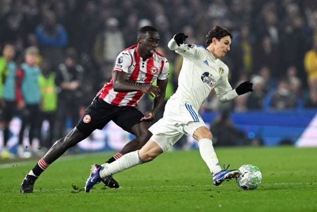 Michael Kayode of Brentford and Brenden Aaronson of Leeds United Leeds v Brentford, Premier League, Football, Elland Road, Leeds, UK - 21 Mar 2026Leeds Elland Road United Kingdom EDITORIAL USE ONLY No use with unauthorised audio, video, data, fixture lists, club league logos or live services. Online in-match use limited to 120 images, no video emulation. No use in betting, games or single club league player publications. Copyright: xAnnaxGowthorpe Shutterstockx 16783311ag
