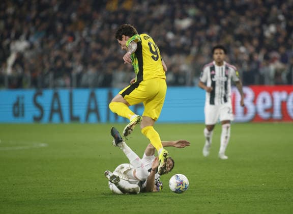 CALCIO - Serie A - Juventus FC vs US Sassuolo Andrea Pinamonti of US Sassuolo and Manuel Locatelli of Juventus FC during the Italian Serie A, season 2025-2026, football match between Juventus FC and US Sassuolo on 21 March 2026, at Allianz Stadium, Turin, Italy. Photo, Nderim Kaceli Turin Italy  Copyright: xIPAxSport ABACAx