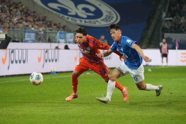 Germany Soccer 2 Bundesliga 2025 26, 27 Matchday SV Darmstadt 98 vs FC Schalke 04 Merck Stadion am Böllenfalltor Soufiane El Faouzi Schalke 04, 23 vs Hiroki Akiyama SV Darmstadt, 16 Copyright: xLennxLübbersx