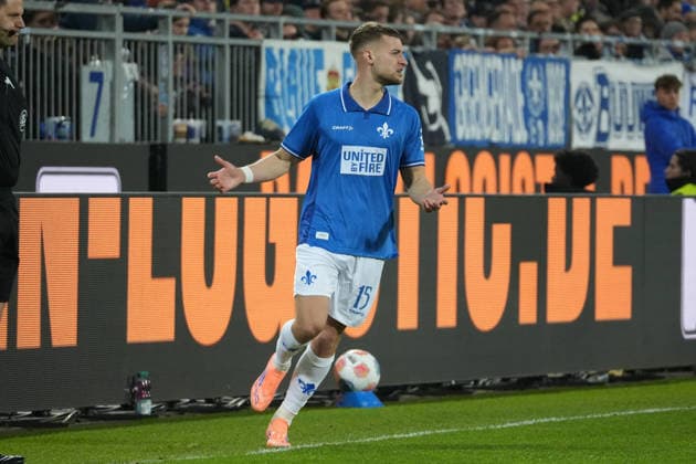 Germany Soccer 2 Bundesliga 2025 26, 27 Matchday SV Darmstadt 98 vs FC Schalke 04 Merck Stadion am Böllenfalltor Fabian Nürnberger SV Darmstadt, 15 wonders what Copyright: xLennxLübbersx