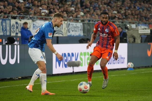 Germany Soccer 2 Bundesliga 2025 26, 27 Matchday SV Darmstadt 98 vs FC Schalke 04 Merck Stadion am Böllenfalltor Fabian Nürnberger SV Darmstadt, 15 vs Moussa Sylla Schalke 04, 9 Copyright: xLennxLübbersx