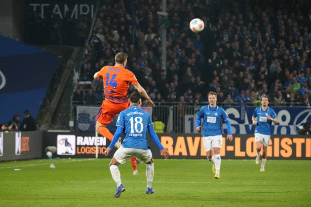 Germany Soccer 2 Bundesliga 2025 26, 27 Matchday SV Darmstadt 98 vs FC Schalke 04 Merck Stadion am Böllenfalltor Janik Bachmann Schalke 04, 14 vs Raoul Petretta SV Darmstadt, 18 Copyright: xLennxLübbersx