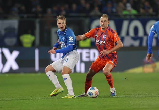 21 03 2026, Soccer 2 Bundesliga, SV Darmstadt 98 FC Schalke 04, v l , Niklas Schmidt SV Darmstadt 98 , Timo Becker FC Schalke 04 DFL DFB REGULATIONS PROHIBIT ANY USE OF PHOTOGRAPHS AS IMAGE SEQUENCES AND OR QUASI VIDEO xdcx Copyright: HMBxMedia Claus