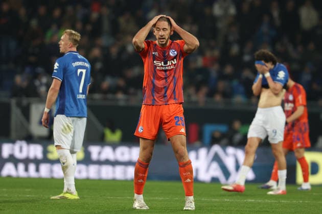 2025 03 21 xjfx Fußball 2 Bundesliga SV Darmstadt 98 FC Schalke 04 v l , Nikola Katic FC Schalke 04 enttaeuscht, enttaeuscht schauend, dissapointed, traurig, frustiert, frust, gefrustet DFL DFB REGULATIONS PROHIBIT ANY USE OF PHOTOGRAPHS as IMAGE SEQUENCES and or QUASI VIDEO Copyright: JoaquimxFerreira