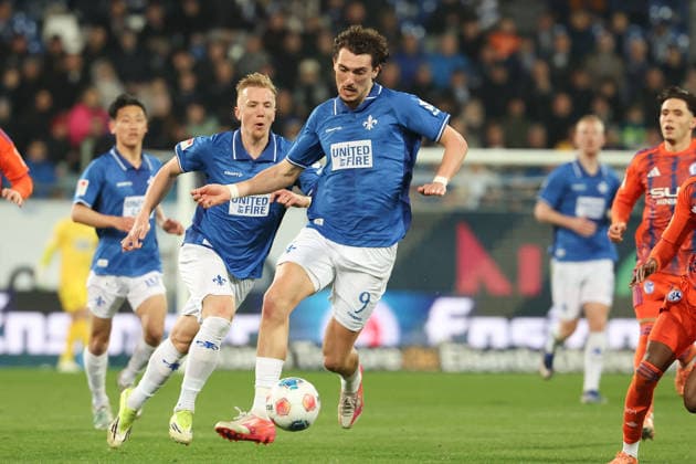 2025 03 21 xjfx Soccer 2 Bundesliga SV Darmstadt 98 FC Schalke 04 v l , Fraser Hornby SV Darmstadt 98 in action, in action, DFL DFB REGULATIONS PROHIBIT ANY USE OF PHOTOGRAPHS as IMAGE SEQUENCES and or QUASI VIDEO Copyright: JoaquimxFerreira