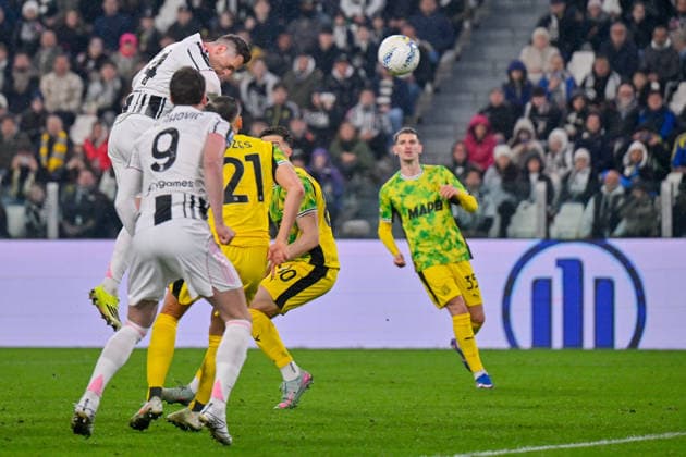 Juventus Federico Gatti makes an attempt to score during the Serie A soccer match between Juventus and Sassuolo at the Allianz Stadium in Turin, Italy - Saturday, March 21, 2026. - Soccer .  Copyright: xTanoxPecoraro LaPressex