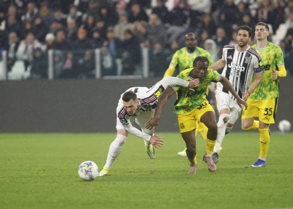 Arkadius Milik of Juventus FC and Ismael Kone of US Sassuolo during the Italian Serie A, season 2025-2026, football match between Juventus FC and US Sassuolo on 21 March 2026, at Allianz Stadium, Turin, Italy. Photo, Nderim Kaceli  Copyright: xNderimxKaceli IPAxSportx xipa-agency.netx xx IPA_73263129 IPA_Agency_IPA73263129