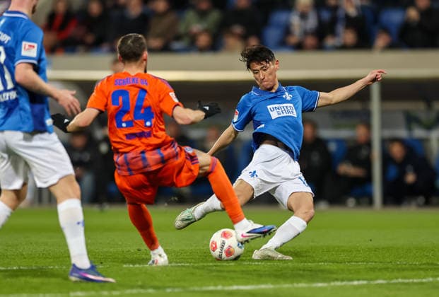 21 03 2026, Football 2 Bundesliga, SV Darmstadt 98 FC Schalke 04, v l , Adil Aouchiche FC Schalke 04 , Hiroki Akiyama SV Darmstadt 98 DFL DFB REGULATIONS PROHIBIT ANY USE OF PHOTOGRAPHS AS IMAGE SEQUENCES AND OR QUASI VIDEO xdcx Copyright: HMBxMedia Claus