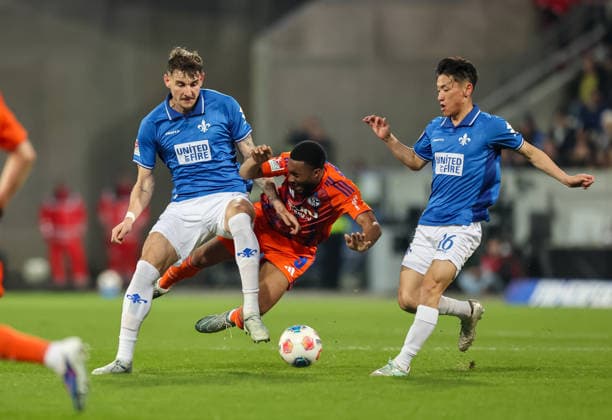 21 03 2026, Football 2 Bundesliga, SV Darmstadt 98 FC Schalke 04, v l , Matej Maglica SV Darmstadt 98 , Moussa Sylla FC Schalke 04 DFL DFB REGULATIONS PROHIBIT ANY USE OF PHOTOGRAPHS AS IMAGE SEQUENCES AND OR QUASI VIDEO xdcx Copyright: HMBxMedia Claus
