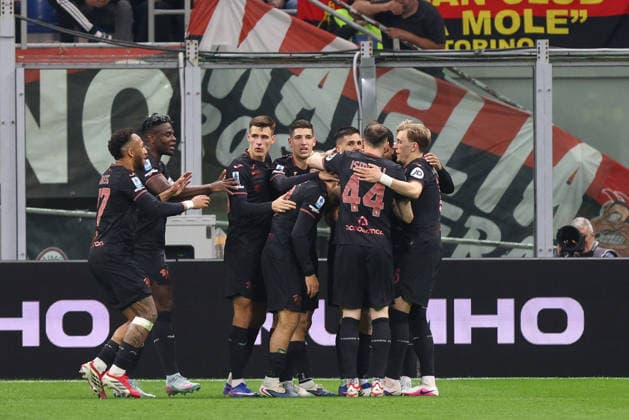 AC Milan vs Torino FC Italy, Milan, 2026 03 21: Nikola Vlasic, Saul Coco, Marcus Pedersen, Giovanni Simeone (Torino FC) scores and celebrates the 1-1 goal at 44 during soccer game AC Milan vs Torino FC, Serie A Enilive 2025-2026 day 30 at San Siro Stadium Milan Lombardy Italy Copyright: xFabrizioxAndreaxBertanix