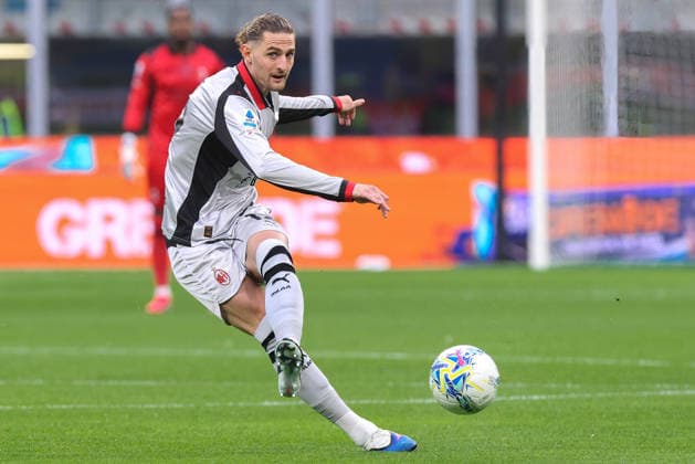 AC Milan vs Torino FC Italy, Milan, 2026 03 21: Adrien Rabiot (AC Milan) pass shot in front court in the first half during soccer game AC Milan vs Torino FC, Serie A Enilive 2025-2026 day 30 at San Siro Stadium Milan Lombardy Italy Copyright: xFabrizioxAndreaxBertanix