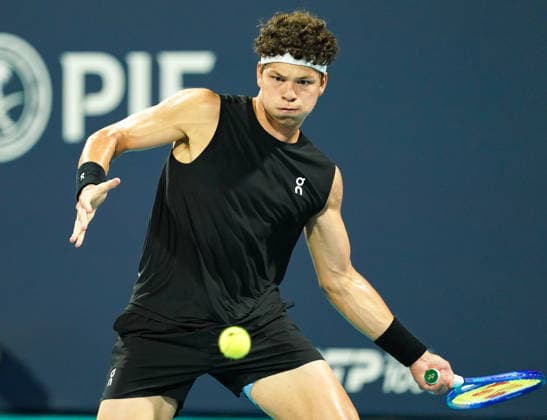 March 21, 2026, Miami Gardens, Florida, USA: Ben Shelton (USA) returns a shot to Alexander Shevchenko (not pictured) during the men s singles match at the 2026 Miami Open presented by Itau at Hard Rock Stadium. Miami Gardens USA - ZUMAw109 20260321_fap_w109_004 Copyright: xDebbyxWongx