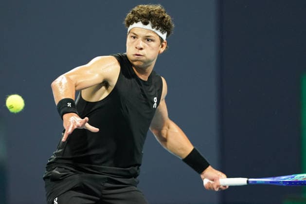 March 21, 2026, Miami Gardens, Florida, USA: Ben Shelton (USA) returns a shot to Alexander Shevchenko (not pictured) during the men s singles match at the 2026 Miami Open presented by Itau at Hard Rock Stadium. TENNIS 2026: Miami Open.  - ZUMAw109 20260321_fap_w109_012 Copyright: xDebbyxWongx
