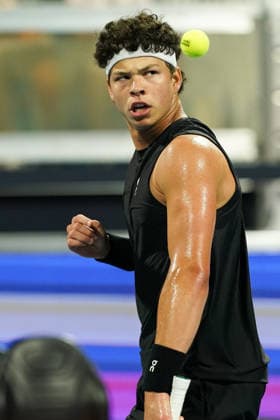 March 21, 2026, Miami Gardens, Florida, USA: Ben Shelton (USA) reacts after a shot against Alexander Shevchenko (not pictured) during the men s singles match at the 2026 Miami Open presented by Itau at Hard Rock Stadium. Miami Gardens USA - ZUMAw109 20260321_fap_w109_016 Copyright: xDebbyxWongx
