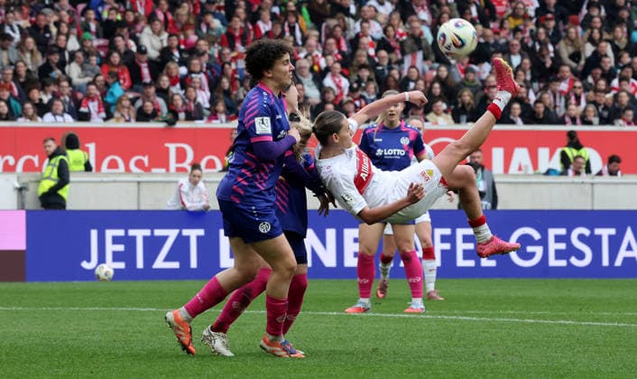 Stuttgart , Soccer Women 2 Bundesliga , VfB Stuttgart vs 1 FSV Mainz 05 , from left Anna Donner Mainz Daphina Redzepi VfB