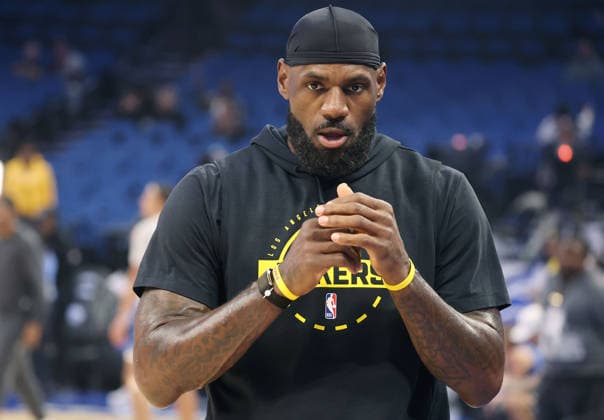 March 21, 2026, Orlando, Fl - Florida, USA: Los Angeles Lakers forward LeBron James warms up before the start of a game against the Orlando Magic at the Kia Center on Saturday, March 21, 2026, in Orlando, Florida. The contest marks his 1,612th game appearance and will make James the sole all-time leader in regular-season games played. Orlando USA - ZUMAm67_ 20260321_zaf_m67_004 Copyright: xStephenxM.xDowellx