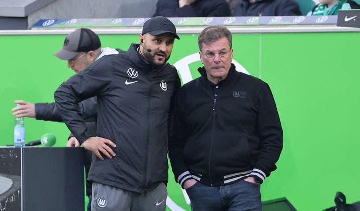 Co coach Murat Ural talks to coach Dieter Hecking Sport Football Soccer DFL Bundesliga Men 27 Matchday Season 2025 2026 21 03 2026 VfL Wolfsburg WOB vs SV Werder Bremen DFL regulations prohibit any use of photographs as image sequences and or quasi video