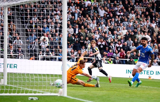 Newcastle United v Sunderland - Premier League Anthony Gordon of Newcastle United scores 1st goal during the Premier League match between Newcastle United and Sunderland at St James Park on March 22, 2026 in Newcastle upon Tyne, England. WARNING! This Photograph May Only Be Used For Newspaper And Or Magazine Editorial Purposes. May Not Be Used For Publications Involving 1 player, 1 Club Or 1 Competition Without Written Authorisation From Football DataCo Ltd. For Any Queries, Please Contact Football DataCo Ltd on +44 (0) 207 864 9121 Newcastle upon Tyne St. James Park England United Kingdom Copyright: xAllstarxPicturexLibraryxLtdx