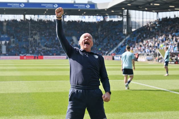 Coach Uwe Rösler VfL Bochum cheers on the Bochum fans before the game 22 03 2026, Soccer 2 Bundesliga, Season 2025 2026, 27 Matchday, VfL Bochum Holstein Kiel DFL regulations prohibit any use of photographs as image sequences and or quasi video Bochum Vonovia Ruhrstadion Nordrhein Westfalen Germany Team2