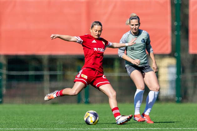 Regionalliga Nordost Frauen 1 FC Union Berlin II vs 1 FFV Erfurt Berlin 22 03 2026 Leonie Sophie Köster 26 1 FC Union Berlin II vs Mandy Uhl 18 1 FFV Erfurt Regionalliga Nordost Frauen 1 FC Union Berlin II vs 1 FFV Erfurt Trainingszentrum Oberspree KR1 22 03 2026 Copyright: xBEAUTIFULxSPORTS Duehringx
