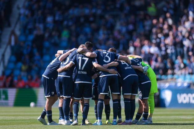 22 03 2026, Football, Bundesliga 2, Matchday 27, VfL Bochum 1848 Holstein Kiel The players of VfL Bochum stand together Bochum Vonovia Ruhrstadion NRW Germany xRHR PHOTO DEx Copyright: DennisxEwert RHR-FOTOx RHR-FOTO DE