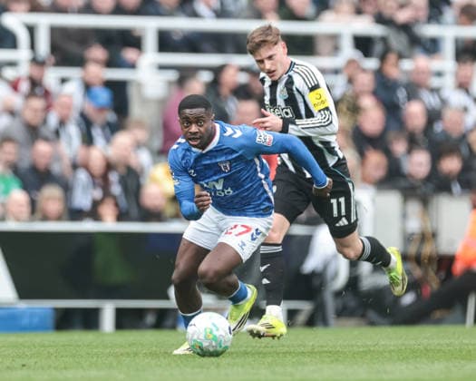 Premier League: Newcastle Untied v Sunderland Noah Sadiki of Sunderland breaks with the ball during the Premier League match Newcastle Untied vs Sunderland at St. James s Park, Newcastle, United Kingdom on 22 March 2026 (Photo by Mark Cosgrove News Images) Newcastle St. James s Park Tyne and Wear United Kingdom Copyright: xMarkxCosgrove NewsxImagesx