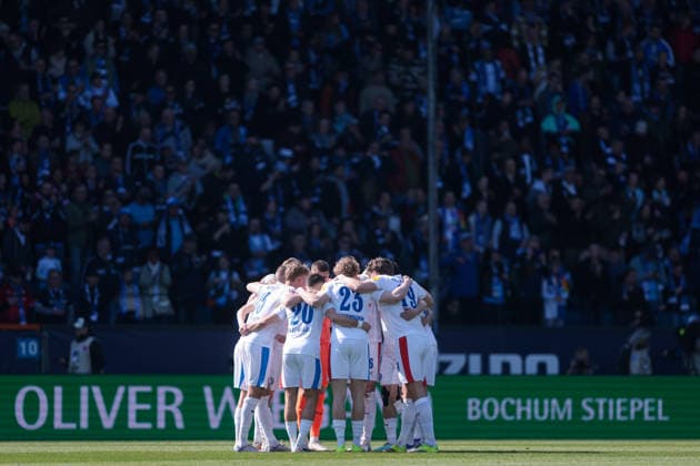 22 03 2026, Soccer, 2 Bundesliga, Matchday 27, VfL Bochum 1848 Holstein Kiel The players of Holstein Kiel stand together Bochum Vonovia Ruhrstadion NRW Germany xRHR PHOTO DEx Copyright: DennisxEwert RHR-FOTOx RHR-FOTO DE