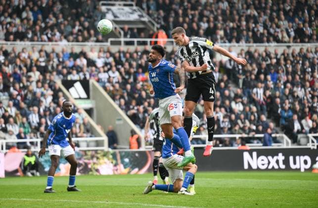 Sven Botman of Newcastle United hits the framework of the goal with his header Newcastle United v Sunderland, Premier League, Football, St James Park, Newcastle, UK - 22 Mar 2026Newcastle St James Park United Kingdom EDITORIAL USE ONLY No use with unauthorised audio, video, data, fixture lists, club league logos or live services. Online in-match use limited to 120 images, no video emulation. No use in betting, games or single club league player publications. Copyright: xRichardxLee Shutterstockx 16783326aq