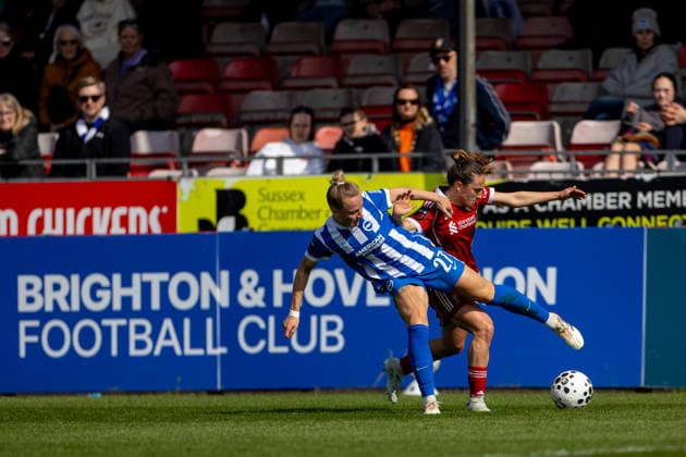 Football - FA Women™s Super League - Brighton & Hove Albion FC Women v Liverpool FC Women CRAWLEY, ENGLAND - Sunday, March 22, 2026: Liverpool s Alejandra BernabÃ is challenged by Brighton & Hove Albion s Rachel McLauchlan (L) during the FA Women™s Super League match between Brighton & Hove Albion FC Women and Liverpool FC Women at Broadfield Stadium. (Photo by David Rawcliffe Propaganda) CRAWLEY Broadfield Stadium WEST SUSSEX ENGLAND  Copyright: xPropagandax P2026-03-22-Brighton_W_Liverpool_W-124