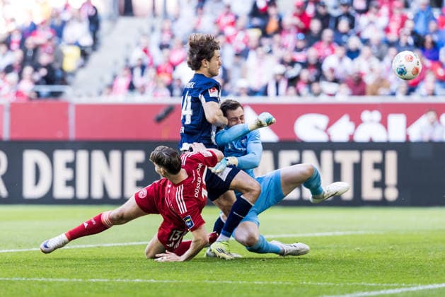 2 Soccer Bundesliga Fortuna Düsseldorf 1895 Hertha BSC Berlin 22 03 2026 Own goal Linus Gechter Hertha BSC Berlin, 44 , Cedric Itten Fortuna Düsseldorf, 13 falls while trying to score 2 Soccer Bundesliga, Fortuna Düsseldorf 1895 Hertha BSC Berlin, Düsseldorf, Merkur Spiel Arena on 22 03 2026 DFL REGULATIONS PROHIBIT ANY USE OF PHOTOGRAPHS AS IMAGE SEQUENCES AND OR QUASI VIDEO Copyright: xBEAUTIFULxSPORTS Wunderlx