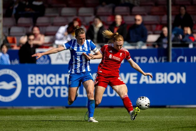 Football - FA Women™s Super League - Brighton & Hove Albion FC Women v Liverpool FC Women CRAWLEY, ENGLAND - Sunday, March 22, 2026: Liverpool s Ceri Holland (R) is challenged by Brighton & Hove Albion s captain Maisie Symonds during the FA Women™s Super League match between Brighton & Hove Albion FC Women and Liverpool FC Women at Broadfield Stadium. (Photo by David Rawcliffe Propaganda) CRAWLEY Broadfield Stadium WEST SUSSEX ENGLAND  Copyright: xPropagandax P2026-03-22-Brighton_W_Liverpool_W-128