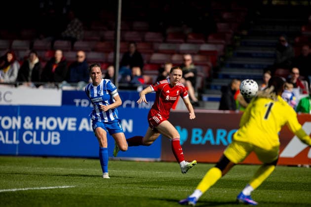 Football - FA Women™s Super League - Brighton & Hove Albion FC Women v Liverpool FC Women CRAWLEY, ENGLAND - Sunday, March 22, 2026: Liverpool s Ceri Holland sees her shot saved during the FA Women™s Super League match between Brighton & Hove Albion FC Women and Liverpool FC Women at Broadfield Stadium. (Photo by David Rawcliffe Propaganda) CRAWLEY Broadfield Stadium WEST SUSSEX ENGLAND  Copyright: xPropagandax P2026-03-22-Brighton_W_Liverpool_W-129