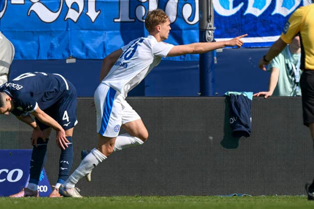 Kasper Davidsen Kiel 15 cheers after the goal to 0 1 20 02 2026 ¢ Football ¢ VfL Bochum vs Holstein Kiel , Vonovia Ruhrstadion, Bochum, DFB DFL REGULATIONS PROHIBIT ANY USE OF PHOTOGRAPHS AS IMAGE SEQUENCES AND OR QUASI VIDEO Copyright: xpepphotox xHorstxMauelshagenx pep00321, pep_20260322_hm_314278