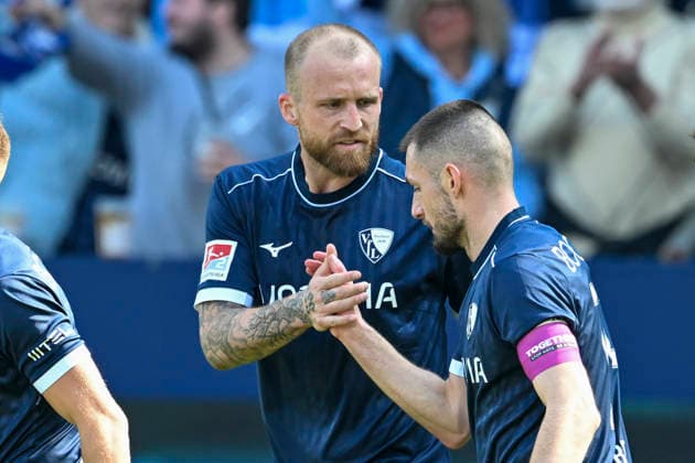 Philipp Hofmann Bochum 33 cheers after the goal to 1 1 Matus Bero Bochum 19 20 02 2026 ¢ Football ¢ VfL Bochum vs Holstein Kiel , Vonovia Ruhrstadion, Bochum, DFB DFL REGULATIONS PROHIBIT ANY USE OF PHOTOGRAPHS AS IMAGE SEQUENCES AND OR QUASI VIDEO Copyright: xpepphotox xHorstxMauelshagenx pep00321, pep_20260322_hm_314535